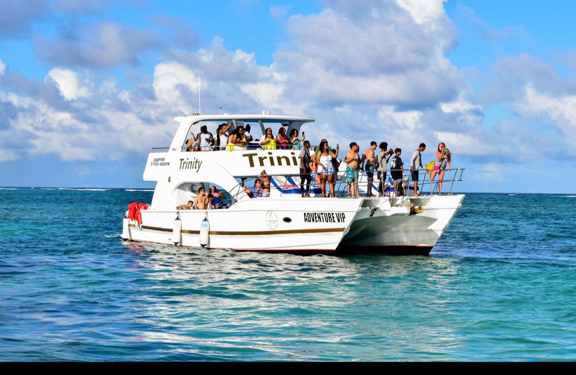 Catamaran excursion on Caribbean waters